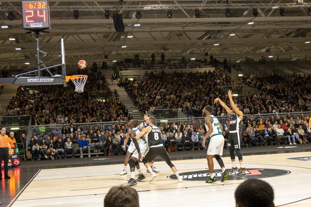 Winwin for Virtus Segafredo Bologna in temporary basketball venue